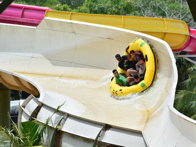 7. A Famosa Water Theme Park (Photo source: flickr @obekenobi)