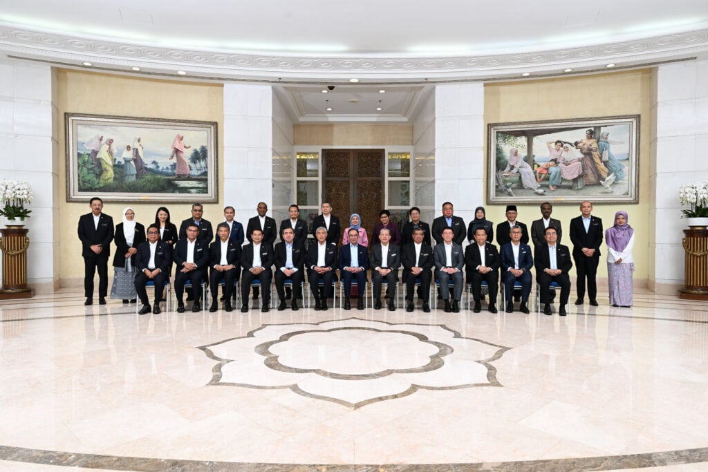 PM Anwar Ibrahim and his full cabinet